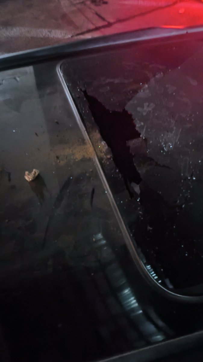 PillaiNihar's tweet photo. Was driving back home from powai and a rock/slab falls on the roof of my car and shatters the glass. What is Metro corporation doing for safety?? Fortunately no one got hurt but it was very terrifying! @MumbaiPolice @MumbaiMetro01 @MumbaiMetro3 

#mumbaimetro https://t.co/YZB8chg7U7