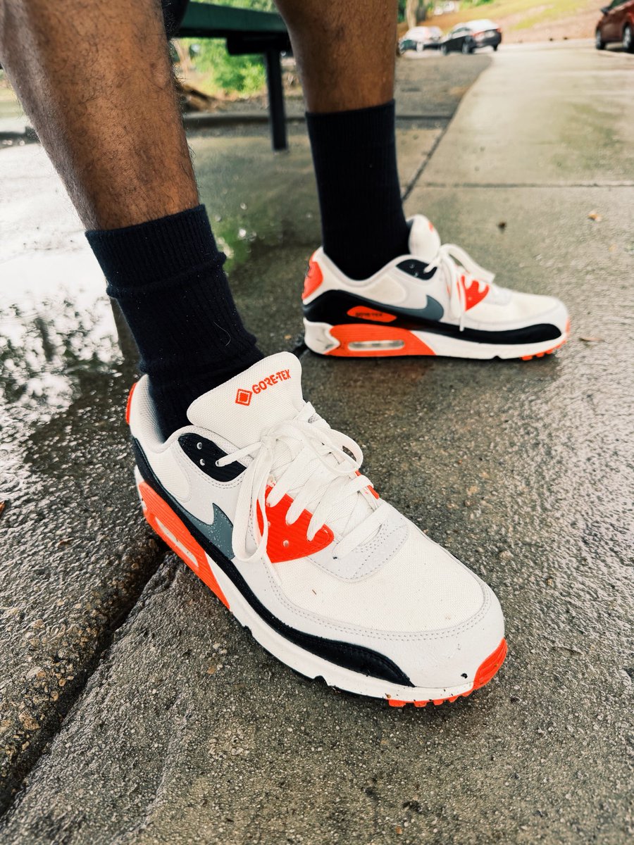 BudThaKing's tweet photo. Out in the elements #SoleCheck #SNKRSKickCheck #KotD #YourSneakersAreDope https://t.co/dBbbnSzlqD