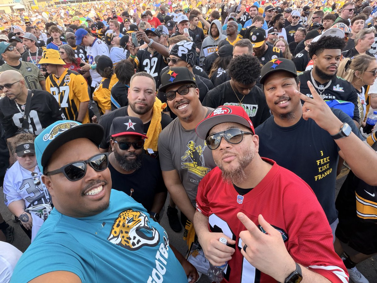 MISTERJ6480's tweet photo. Broke Records and put in shifts. 1🖤 to the Gods we held it down this weekend. 1🖤 to my F*ckin City we showed up and showed out. Burgh Beautiful https://t.co/Cob4ds2kBd
