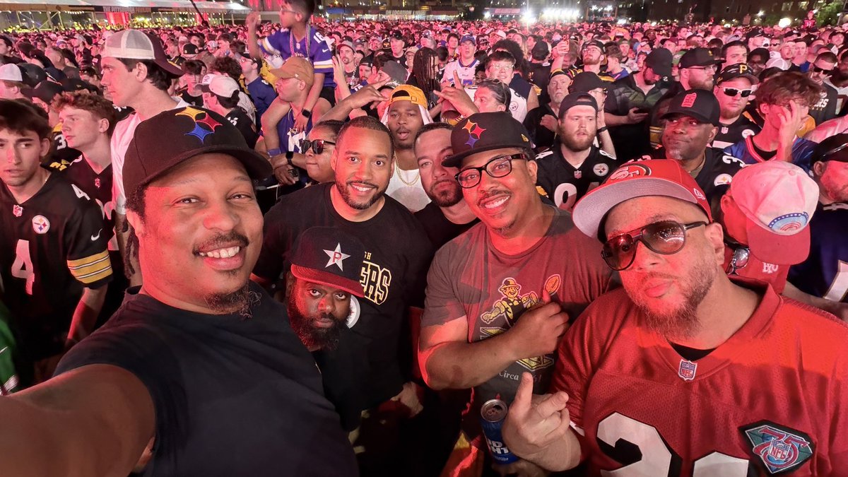 MISTERJ6480's tweet photo. Broke Records and put in shifts. 1🖤 to the Gods we held it down this weekend. 1🖤 to my F*ckin City we showed up and showed out. Burgh Beautiful https://t.co/Cob4ds2kBd
