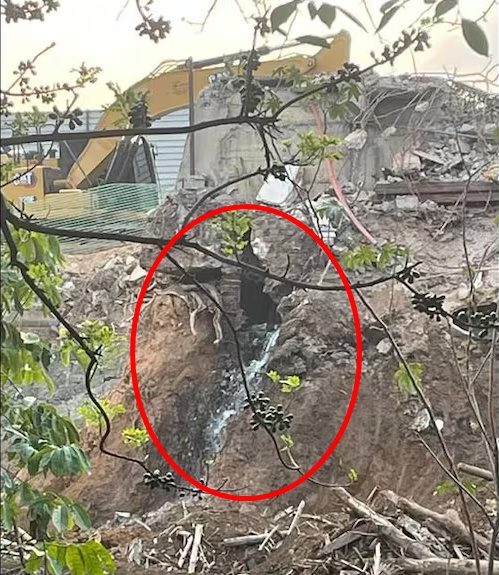 ElUniversalOax's tweet image. #Alerta ☣️ Captan contaminación por aguas negras al río San Felipe provocada por empresa que construye plaza comercial en Oaxaca 
😤 Denuncian indiferencia de autoridades, a más de 15 días
oaxaca.eluniversal.com.mx/estatal/empres…