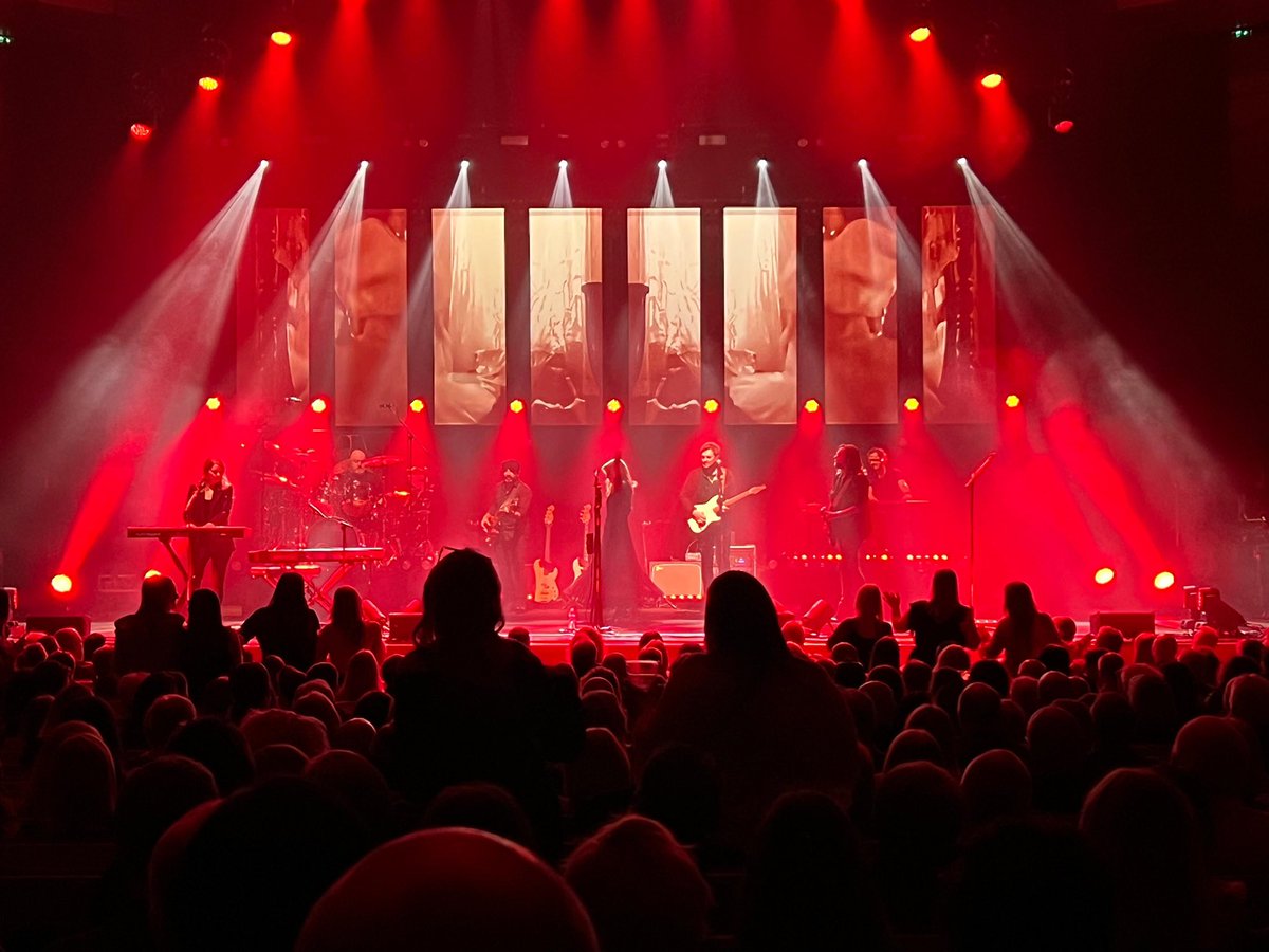 rumoursfm's tweet image. Unbelievable night #1 Gateshead. We loved every minute with you. Hope you enjoyed the gig and thanks for sharing your Saturday night with us. Big Love from band and tech crews. ❤️🔥 #rumoursoffleetwoodmac #fleetwoodmac #gateshead