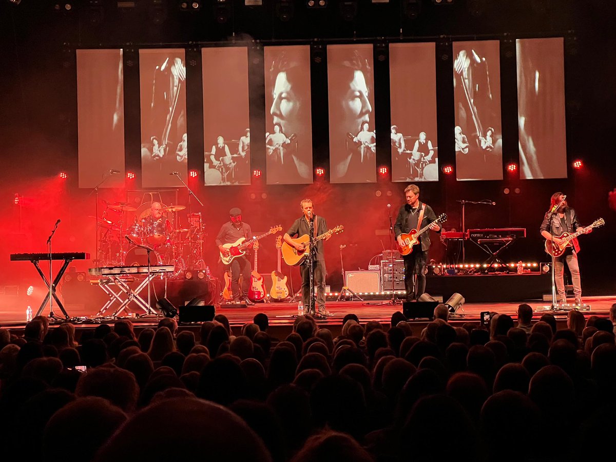 rumoursfm's tweet image. Unbelievable night #1 Gateshead. We loved every minute with you. Hope you enjoyed the gig and thanks for sharing your Saturday night with us. Big Love from band and tech crews. ❤️🔥 #rumoursoffleetwoodmac #fleetwoodmac #gateshead