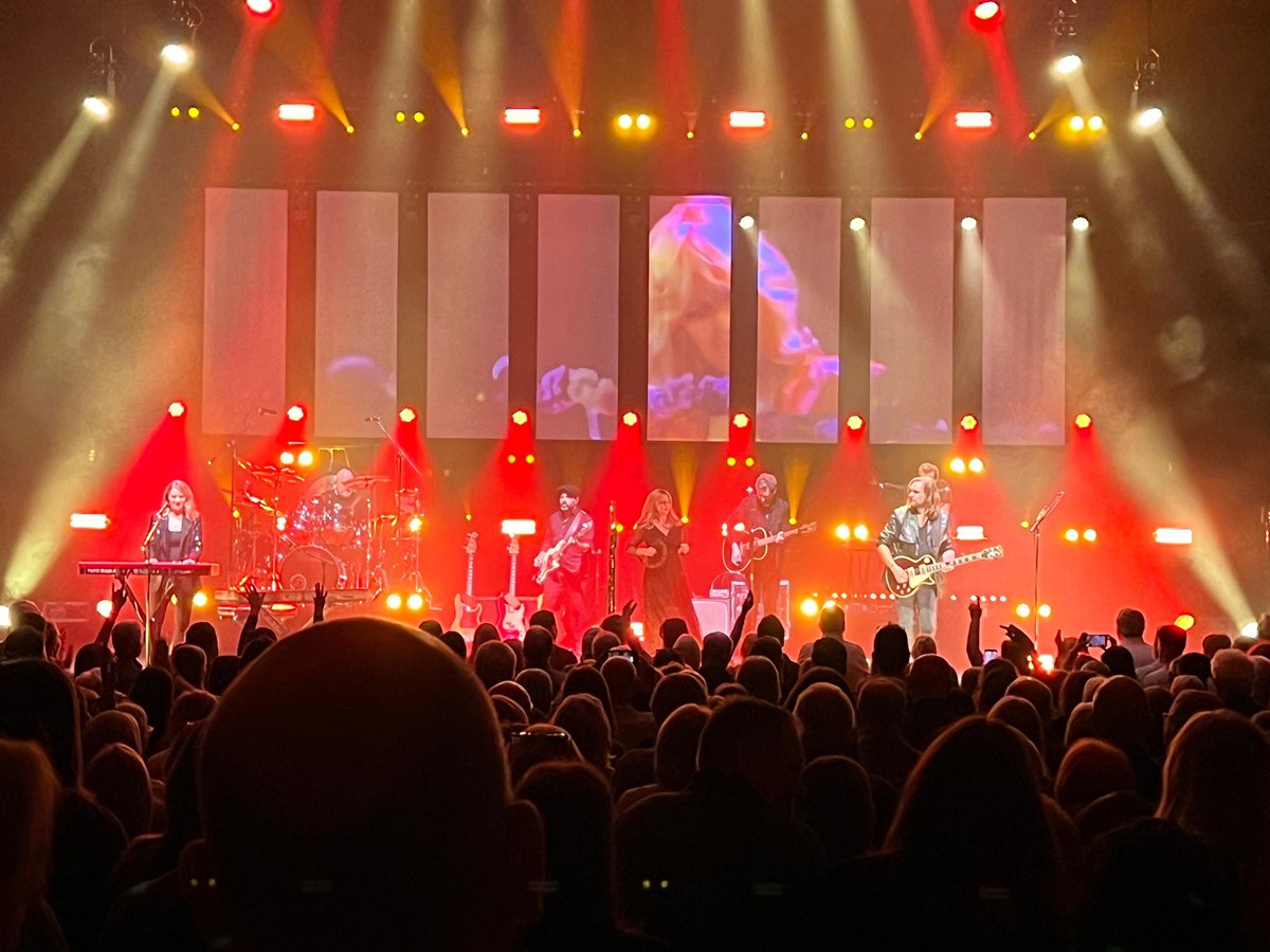 rumoursfm's tweet image. Unbelievable night #1 Gateshead. We loved every minute with you. Hope you enjoyed the gig and thanks for sharing your Saturday night with us. Big Love from band and tech crews. ❤️🔥 #rumoursoffleetwoodmac #fleetwoodmac #gateshead