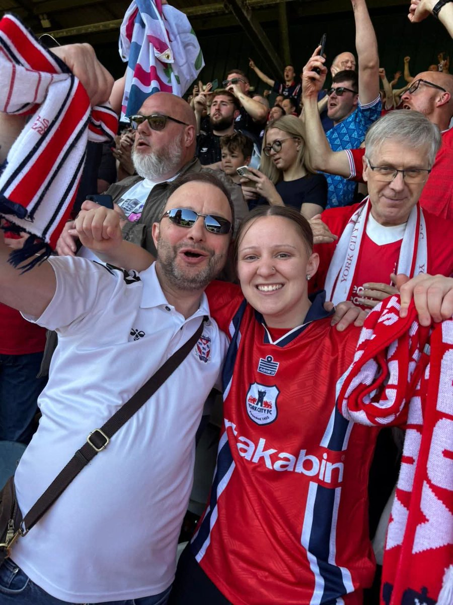 snowdrop14's tweet photo. @pauldiamond974 Madness! ❤️💙 https://t.co/Pwknzd4VVY