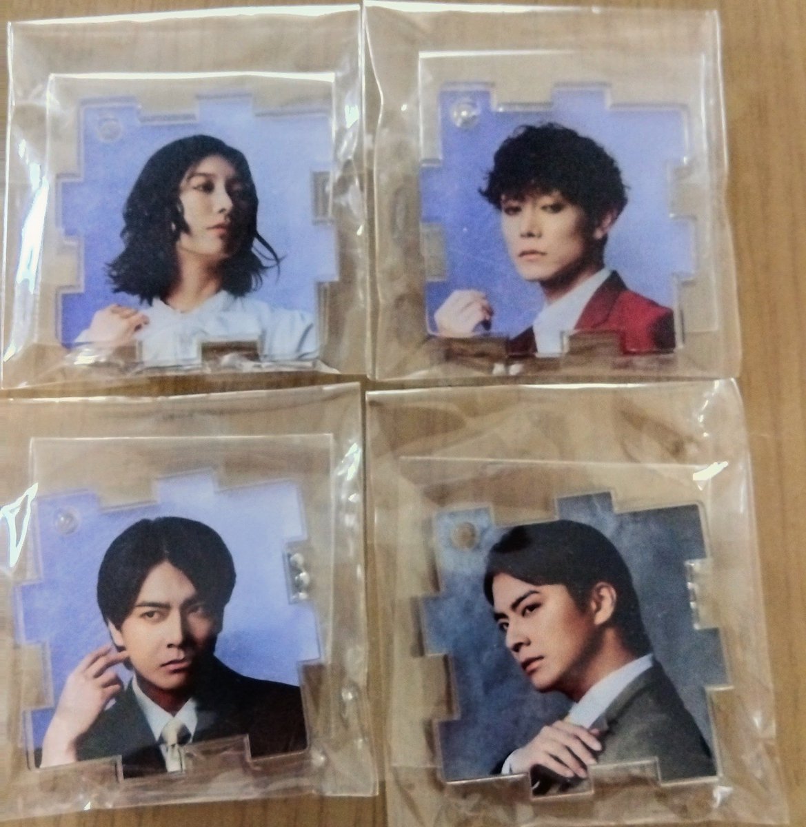 badge178's tweet photo. 【交換】舞台ブラックコーヒー
プレミアム席 特典 アクリルキューブ
譲》
天華えま バーバラ（４月25日ソワレ）
玉城裕規 カレリ（４月25日ソワレ）
中尾暢樹 レイナー
（４月18日、25日ソワレ）
求》ルシア 凰稀
２枚目画像　青地に赤ドレス

お気軽にお声かけください

本日千穐楽入ります https://t.co/0HLKGSa8mE