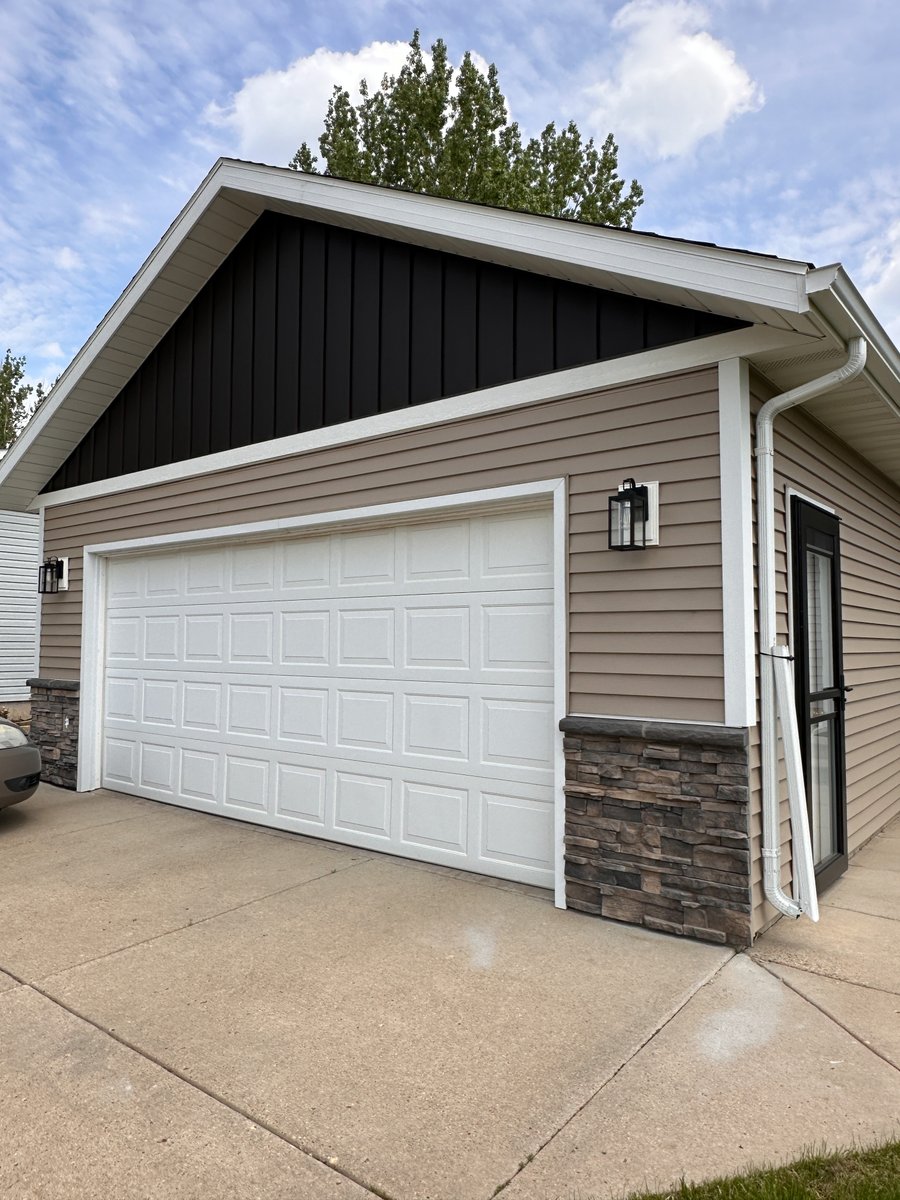 HeritageExt's tweet photo. Fresh siding, clean finish, and a home that stands out for all the right reasons.
Grateful for every project we get and the trust that comes with it. 📷
#HeritageExteriors #Siding #ExteriorDesign https://t.co/pSoLF0Sex3