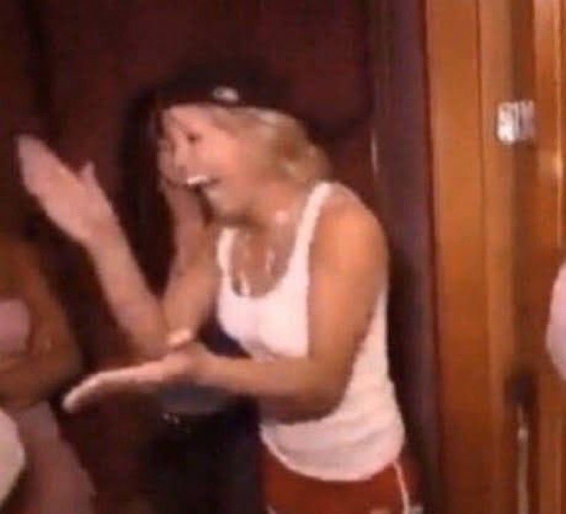 ellen 🧙🏻‍♀️ tweet media