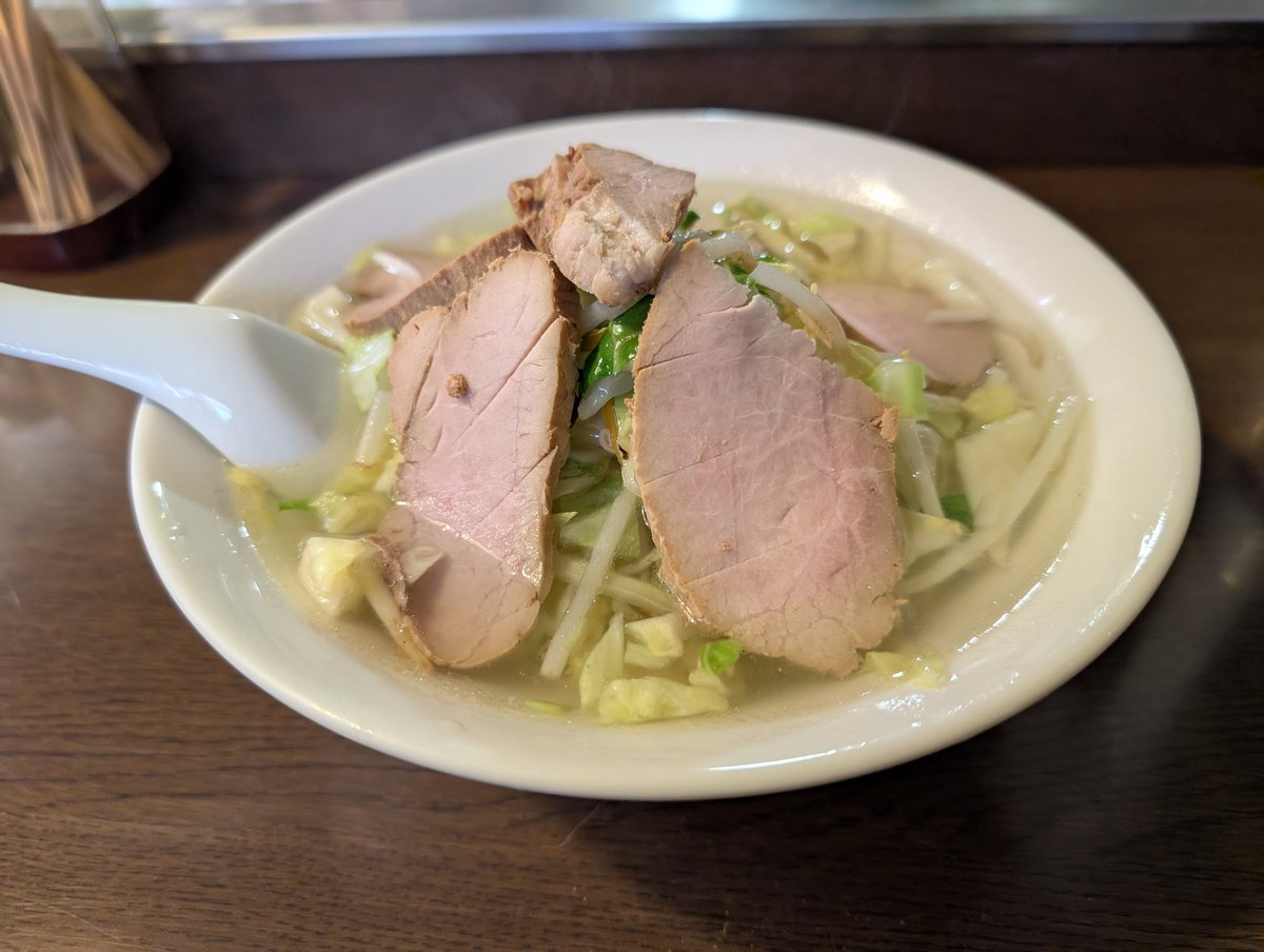 kid0322v's tweet photo. PRINCEからの
此方でランチ

はつね

タンメン
850円
追加焼豚
450円

かなり年季の入った
趣ある店構え

焼豚も美味しい(^^)

並びも納得の人気店でした

#はつね
#ラーメン
#タンメン
#西荻窪 https://t.co/SZkaHXzUXb