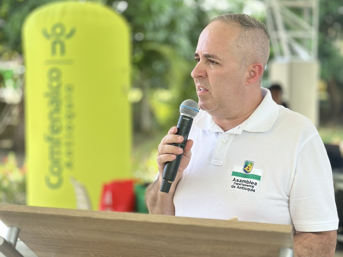 PalacioPolitico's tweet photo. ¡Sesión fuera de sede! 🫱🏼‍🫲🏻💚🤍

Nos encontramos en Apartadó, para tratar temas de gran importancia para le región:

-Desarrollo del Acueducto Regional de Urabá 
-Proyectos de infraestructura vial
-Retos en la prestación de los servicios en salud

Y mucho más https://t.co/AzLy1QkcLh