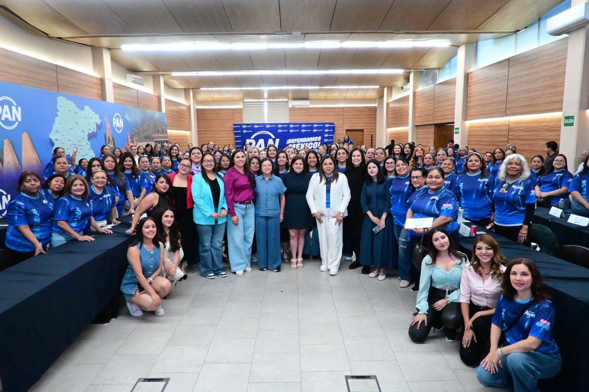 PANGuanajuato's tweet photo. “Si tú llegas al poder y no hay sensibilidad política, estás en el lugar equivocado”, así finalizó la Visita Informativa de Mujeres Nuevo León, nuestra Secretaria General @Juanita_Gto , cerrando filas con el PAN en otros estados, que hoy toman a Guanajuato como ejemplo.

@PANNLMX https://t.co/mrae0PvMsb