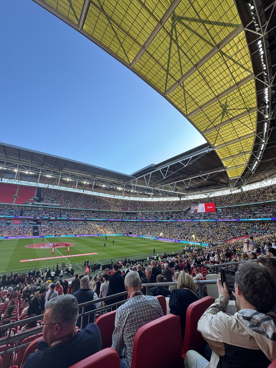 LiTo_BV's tweet photo. Wembley = bucketlistdingetje✅ https://t.co/8XnVJ29PCW