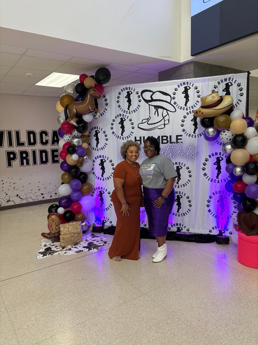 HumbleLib's tweet photo. Looking forward to the show tonight 🐾💜🥰 https://t.co/MhFKafryCx