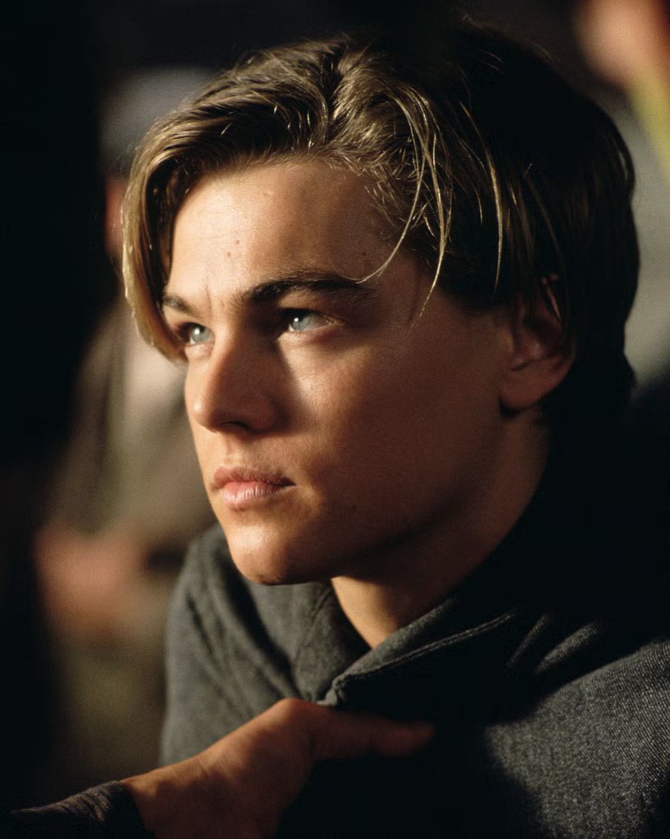 chart_pills975's tweet photo. @fakegraydrake @WereInHellYT These dudes are TRENDY ALL THE TIME for a reason: Chris  Hemsworth, Young Brad Pitt/Leonardo DiCaprio.

How can Men call all of these female retards who choose Men who are less than 1% of entire human population?

Instead of trashing out AIs who DO NOT HARM ANYBODY? https://t.co/kcAPnYdHPq