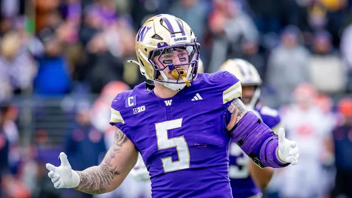 DanDGriffis's tweet photo. With the 233rd pick, the Jacksonville #Jaguars select Zach Durfee (ED, Washington).

- 6’5”, 247 LBs (24.6 Yrs)
- 9.78 RAS (39” Vert)
- 22.2% Pass-Rush Win % (Led Big 10) ‼️
- 18 Career Sacks
- Injured 9 Games last 2 Seasons
- Basically no ST experience https://t.co/w5gX1NOW7W