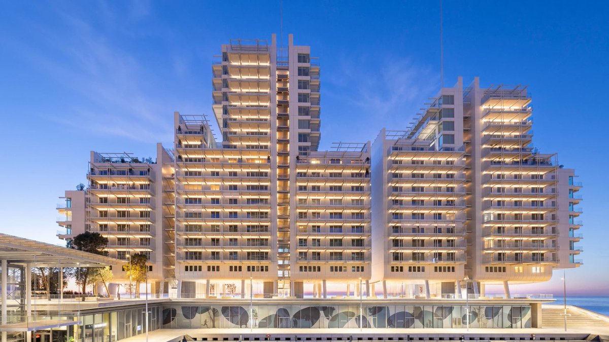 actualites_nrv's tweet image. À Monaco, dans le quartier "le plus cher du monde", un 4-pièces se vend 60 millions d'euros: Mareterra attire pilotes de F1, magnats de l'énergie et fortunes douteuses (au point d'inciter la principauté à siffler la fin de la récré) bfmtv.com/economie/inter… #Monaco #Nice06