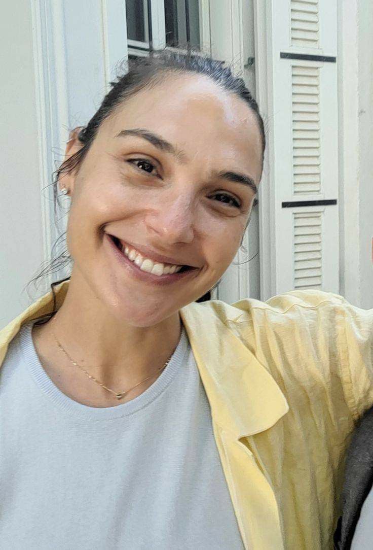 Gal Gadot tweet media