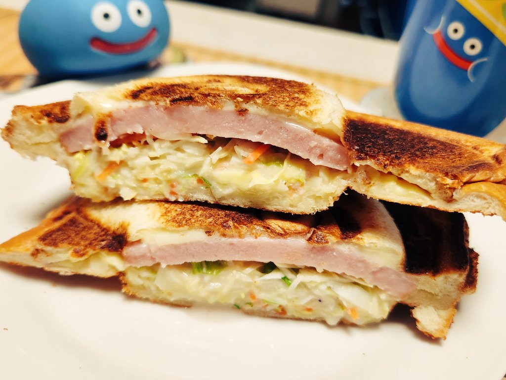 ツシケン tweet media