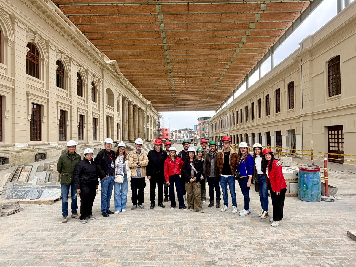 BronxDC_Bogota's tweet photo. 1/5 #AquíSíPasa | Bogotá se conecta con el @BogDesignFest y el #BronxDistritoCreativo es protagonista.

Hoy recibimos una delegación de Barcelona para recorrer el BDC -primer distrito creativo inducido de la ciudad y conocer de cerca su proceso de transformación. 🏛️✨ https://t.co/0ygljMChGp