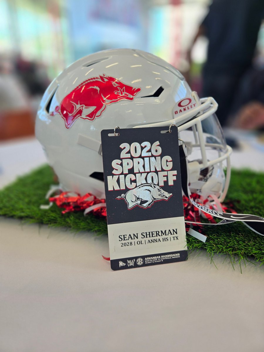 SeanBigSherm's tweet photo. It was a perfect day for @RazorbackFB!I learned so much about this program. They’ve got something special going on. Thank you Coach Myers for your hospitality. 

@Coach__Myers 
@RSilverfield 
@mjohnson7672 
@CoachVWheeler 
@gaizka_uofa

@8_parr
@annacoyotesfb https://t.co/NpXus9Vd9q