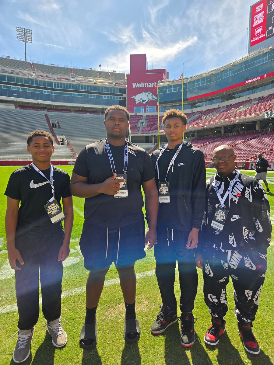 SeanBigSherm's tweet photo. It was a perfect day for @RazorbackFB!I learned so much about this program. They’ve got something special going on. Thank you Coach Myers for your hospitality. 

@Coach__Myers 
@RSilverfield 
@mjohnson7672 
@CoachVWheeler 
@gaizka_uofa

@8_parr
@annacoyotesfb https://t.co/NpXus9Vd9q