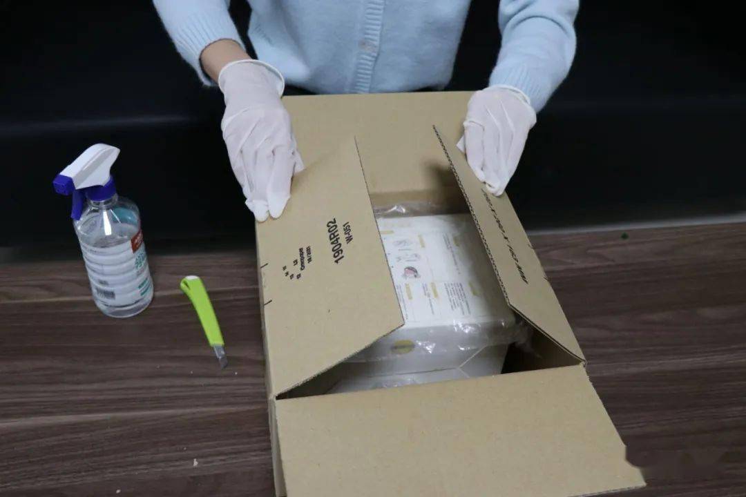 ScottHo1227's tweet image. Unboxed my [快递品牌/品类, e.g. skincare haul] from [快递品牌, e.g. DHL]—love the cute packaging u0026 quick delivery!  #Unboxing #FastShipping