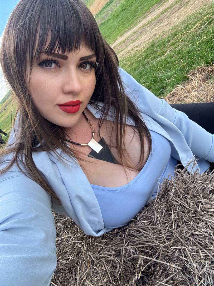 LuibovAxiom's tweet image. How I wish I could be somewhere in the village right now—where the air is fresh, there is no city bustle, and there is time to simply enjoy the world. Happiness lies in the little things. #beauty #pretty #girls #selfie