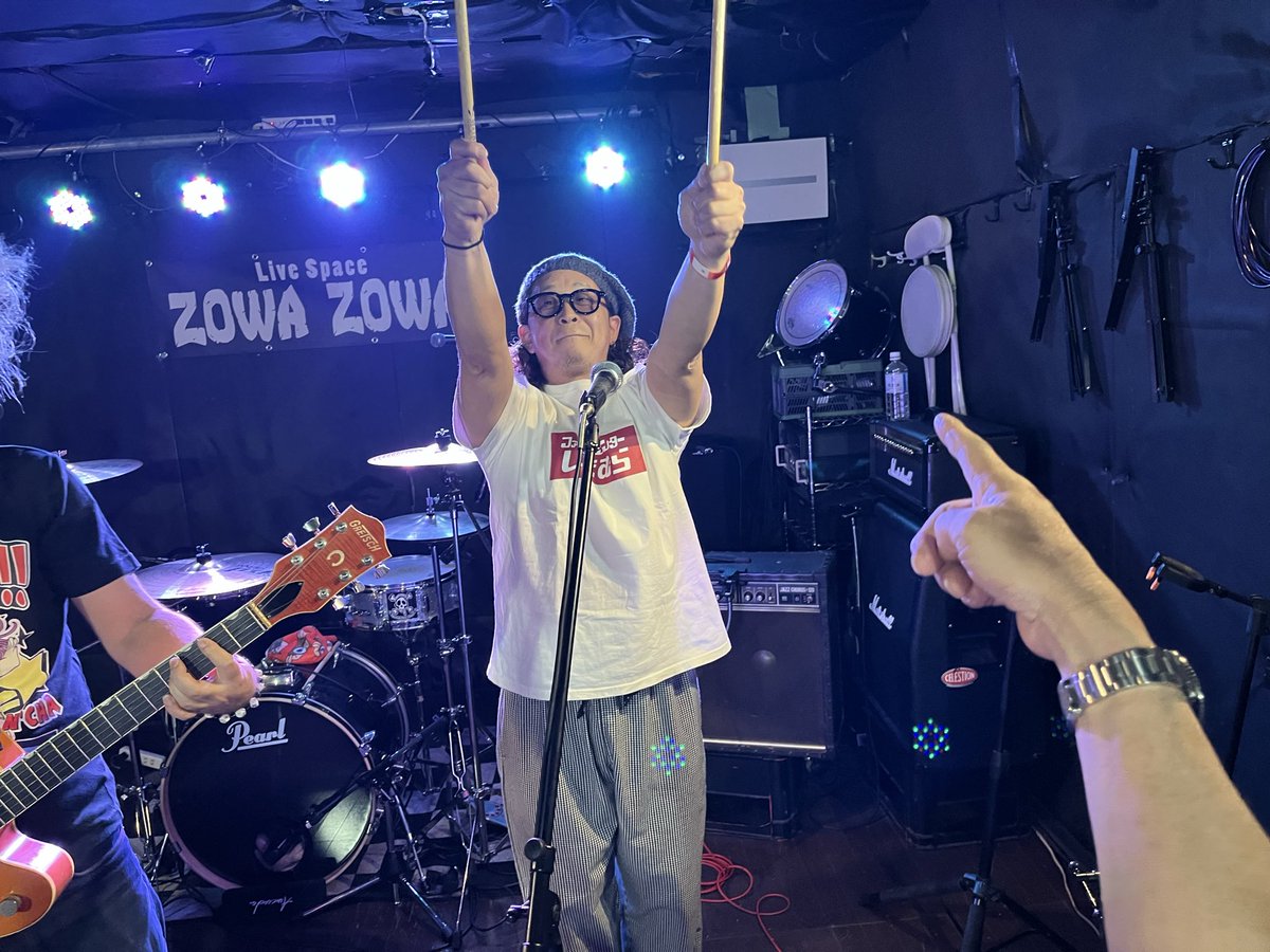 harikeen3101's tweet photo. 昨夜はZOWA  ZOWAにヒデさんのバンド　バトルフィッシュを観に行ってきましたー🙋🏻‍♂️
カッチョ良い〜😆
そして隊長さん、うまさんにも行き合い楽しい夜でしたね〜‼️
パンチ🤛合戦にも巻き込まれて良い経験させて頂きました💥🔥✨ https://t.co/CvBaUkm0MY