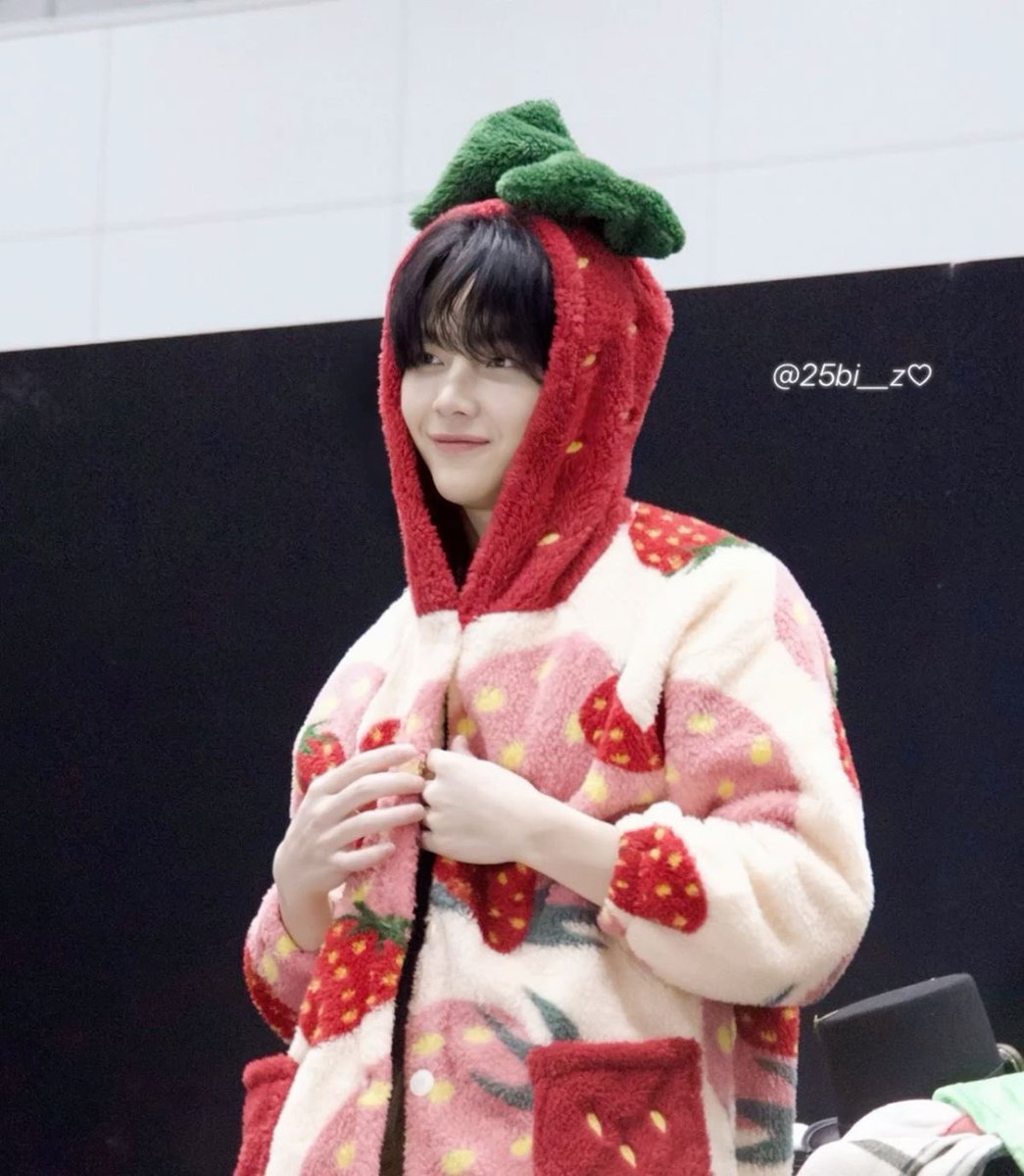 ikissweno's tweet photo. my strawbaby https://t.co/L7ICiJ7HEx