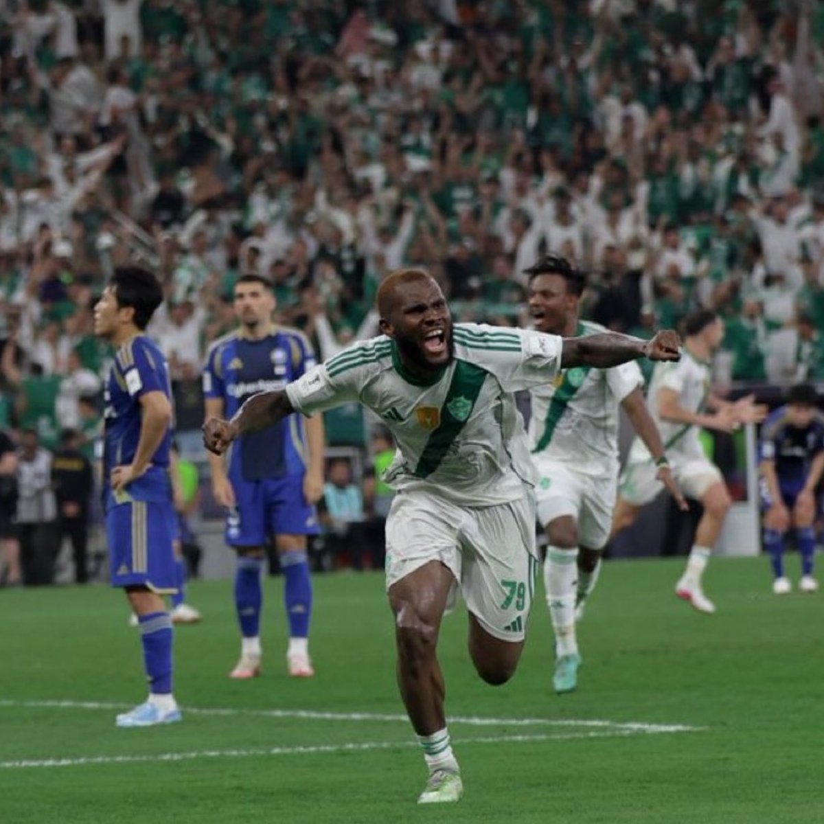farisofficial3's tweet photo. هذا الرجل هذا الرجل هذا الرجل هذا الرجل هذا الرجل

لا تنسيكم مباراة اليوم وفرحة اليوم
انه هو نفسه كذلك كان اللي حسم السوبر بداية الموسم
وتوّج بهداف البطولة و��بلها كان أحد ابرز نجوم النخبة

فعلًا " القرارت الحاسمة مسؤولية الرئيس " 🫡💚 https://t.co/CUEYWWadEE