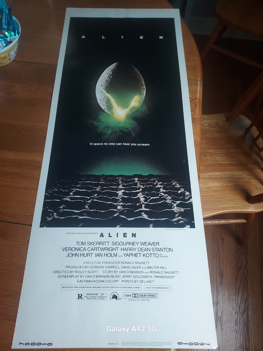 MovieMerchMania's tweet photo. Original ALIEN (1979) Rolled Insert Movie Poster (14x36) Ex Condition  
🔗 https://t.co/GfdIZIQ7SM  
 #ad https://t.co/dK3eEwXwEi