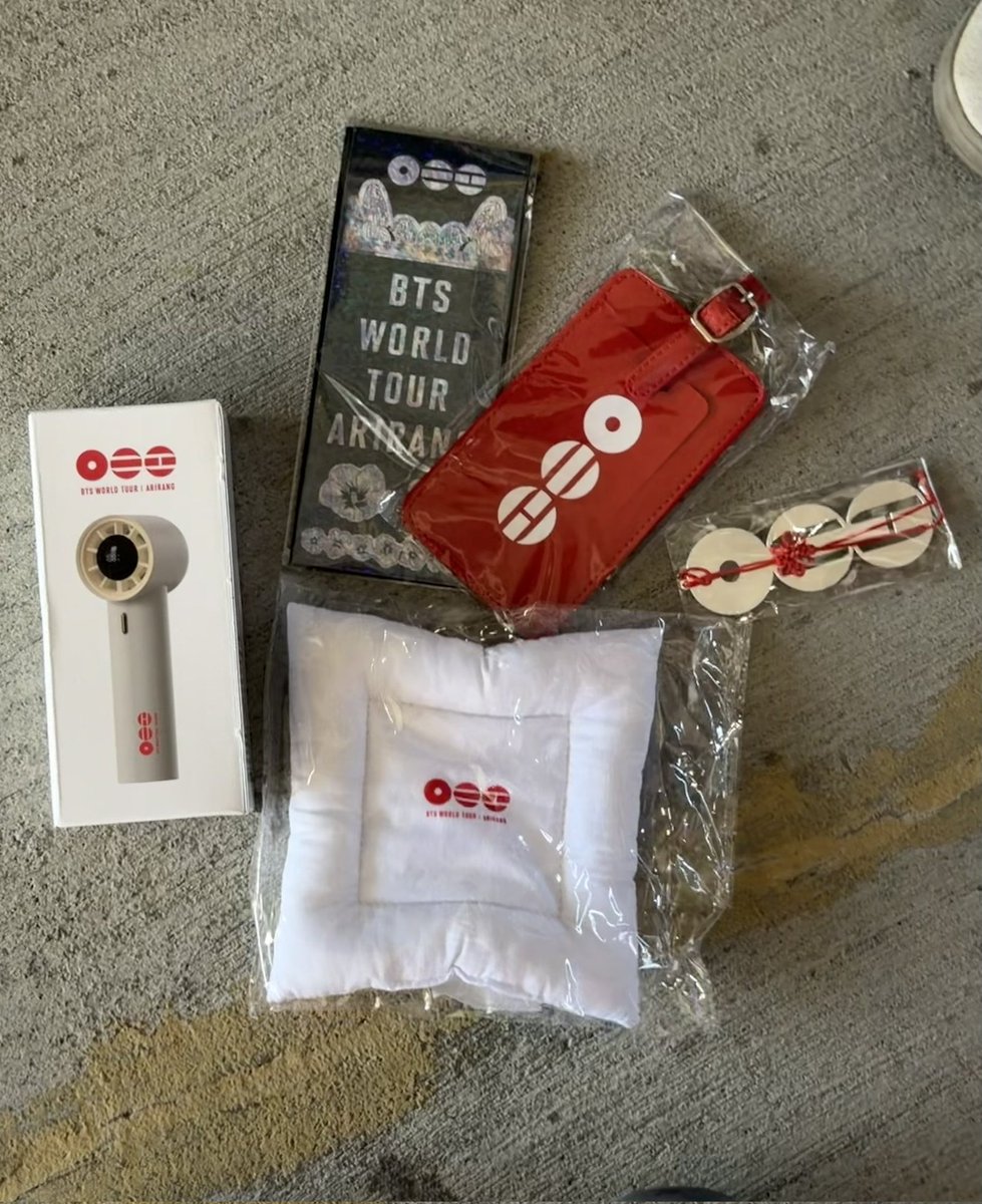 VIP Gift BTS WORLD TOUR ‘ARIRANG’ IN TAMPA 😭💜