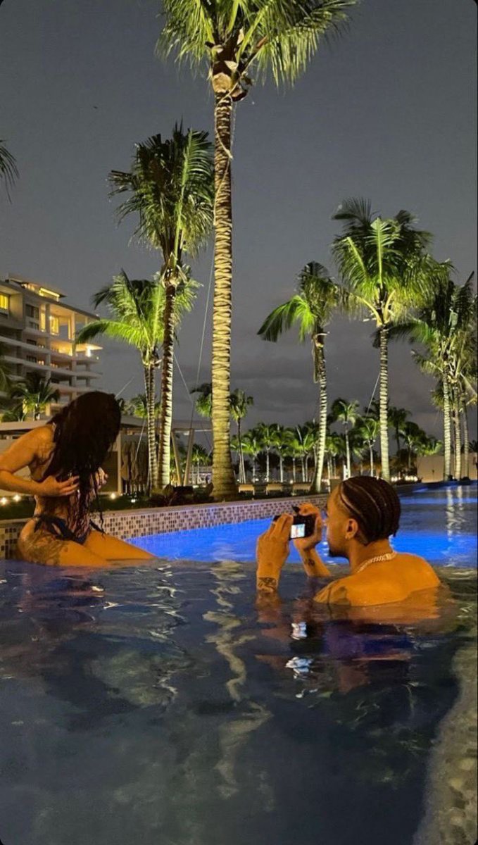 teca_nextgen's tweet photo. On vacation with my lil shi https://t.co/HgEQZfW1CN