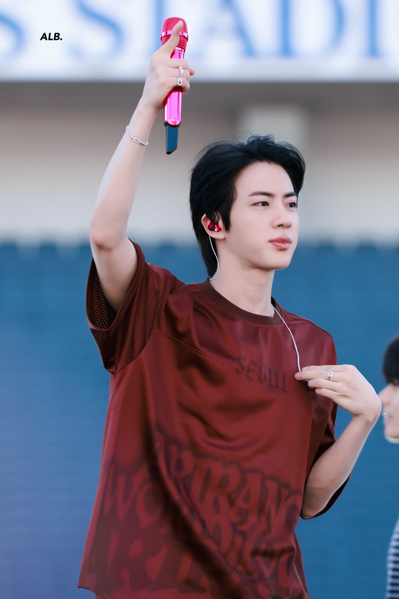 A LITTLE BRAVER 🐬 tweet media