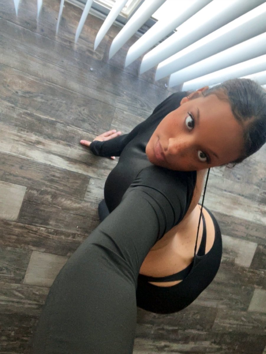 GreedyyGodd's tweet photo. FinDomme caught your tongue? 👅 https://t.co/YwzN3AVpjK