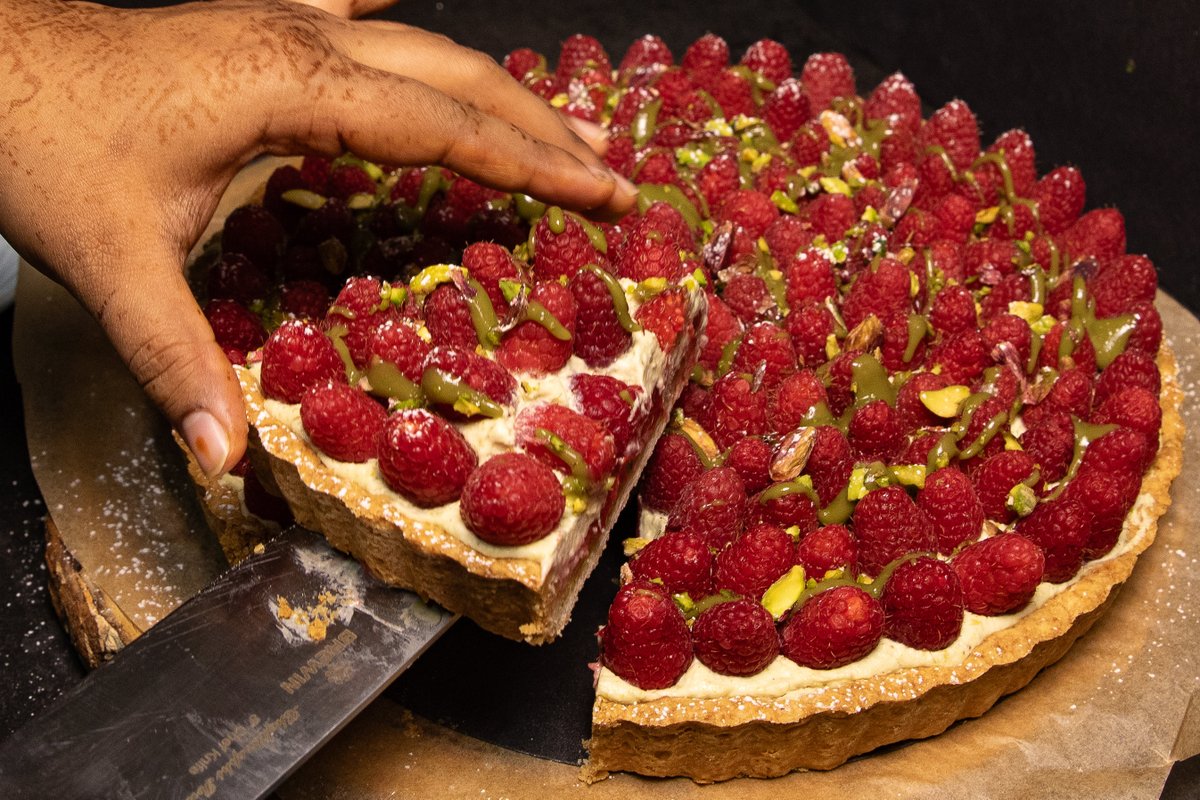 Cook_Enu's tweet photo. Raspberry &amp; Pistachio Tart 
#HomeBaking https://t.co/X80uRtnHOy