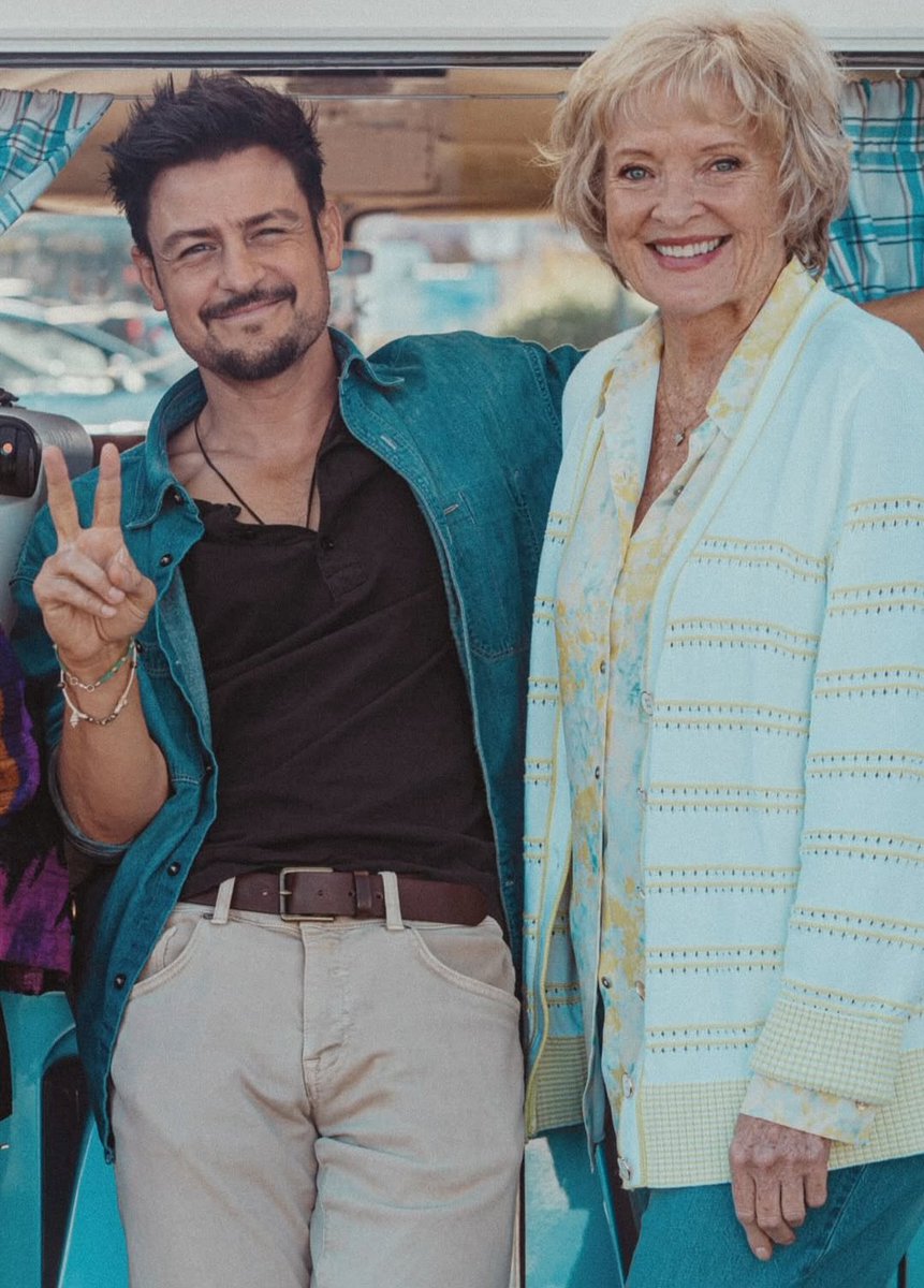 Sandra_Oranje's tweet photo. Great team. Great chemistry!  🤍
#tylerhynes #staceyfarber #christineebersole #bjharrington #Illbeseeingyou #hallmarkchannel #jessicaharmon #russelhfilm #blakesilver #joeyelkins @hallmarkchannel @HallmarkPlus https://t.co/IefcIX7ZJL