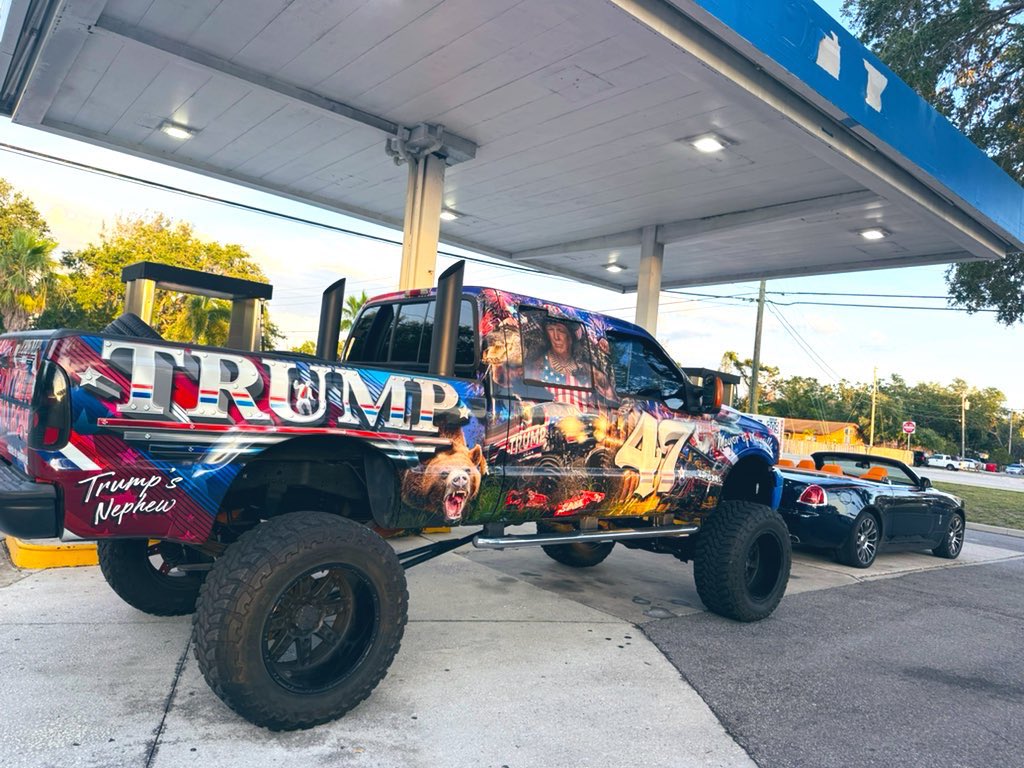 Trumps Nephew tweet media