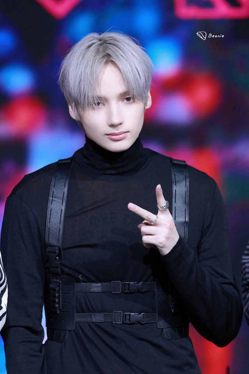 Huening Kai Base tweet media