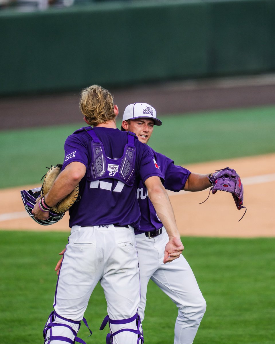TCU_Baseball's tweet photo. ANOTHA @Big12Conference series dub 💪

#GoFrogs | #FrogballUSA https://t.co/J6i7vPAhc7