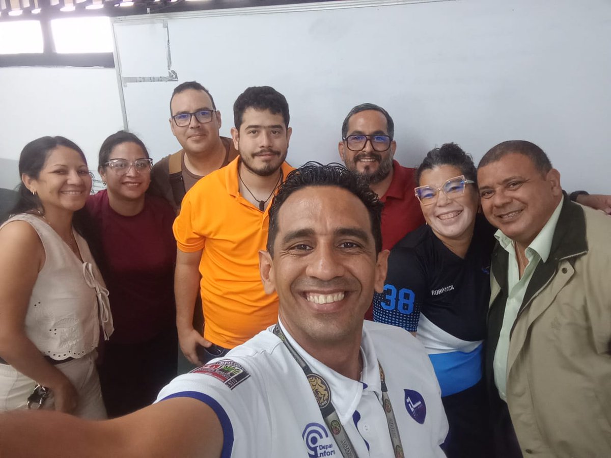 deparinfo's tweet image. ¡Hoy culminó el cuatrimestre de la Especialización en Tecnología de la Computación en Educación! 🚀 Culminamos con la presentación de prototipos de proyectos en Metodología STEAM. ¡Innovación y creatividad en acción! #STEAM #EducacionTecnologica #FaCE #UC #ETCE