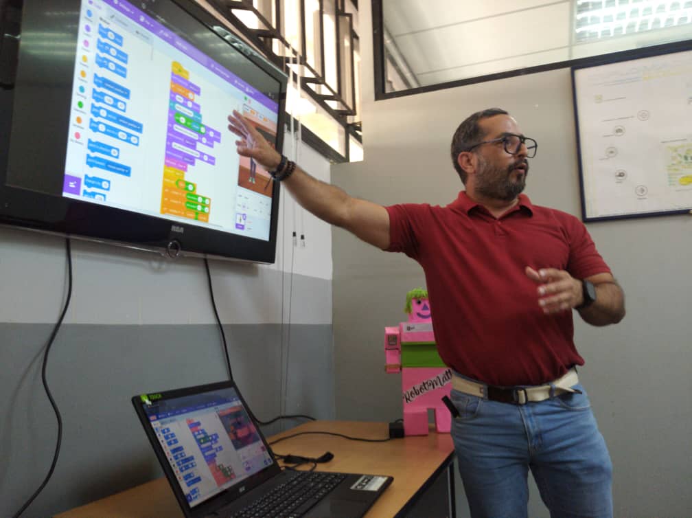 deparinfo's tweet image. ¡Hoy culminó el cuatrimestre de la Especialización en Tecnología de la Computación en Educación! 🚀 Culminamos con la presentación de prototipos de proyectos en Metodología STEAM. ¡Innovación y creatividad en acción! #STEAM #EducacionTecnologica #FaCE #UC #ETCE