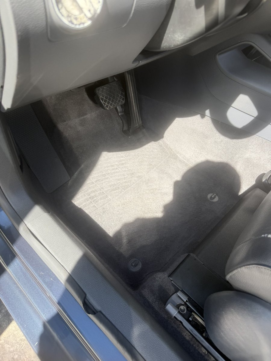 SharcsAuto's tweet image. Interior looking like this? I got you. Same day mobile detailing 🚗💦 DM to book 🔥 #Detailing #LasVegas #book #carcare