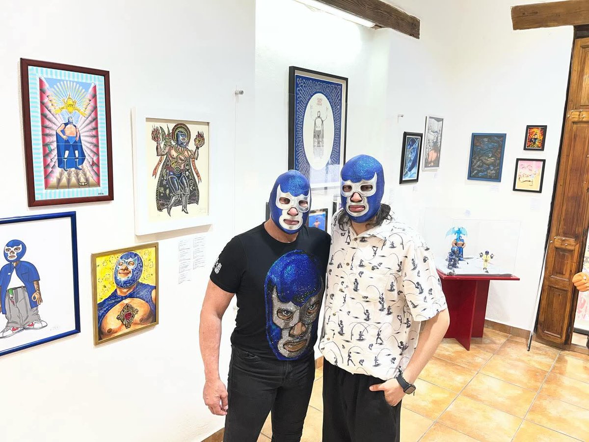 LaTijeraLucha's tweet photo. La galería del Demonio Azul #BlueDemonJr recibió la exposición,Blue Demon #ElIcono, en donde artistas plásticos y gráficos mostraron sus mejores obras plasmando a la gran leyenda de la lucha libre,en el 104 aniversario de su natalicio... #latijeraluchalibre https://t.co/fVx010peKj