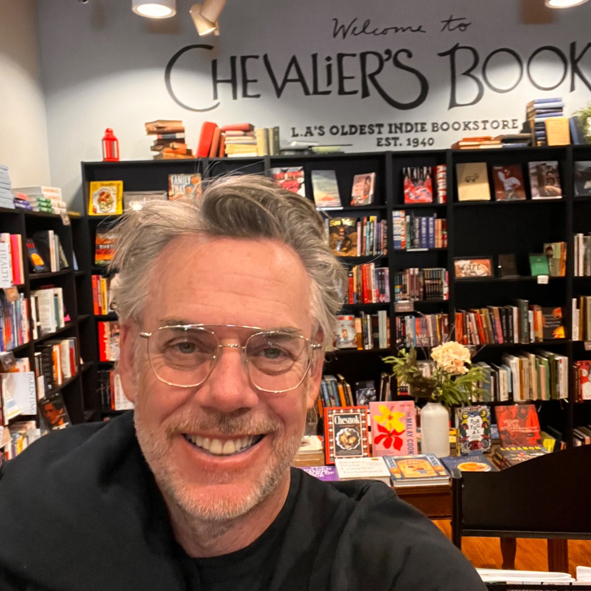 vincethompson's tweet photo. It's #IndieBookstoreDay So many great community bookstores to support today and everyday! https://t.co/DTVeYuHJM3