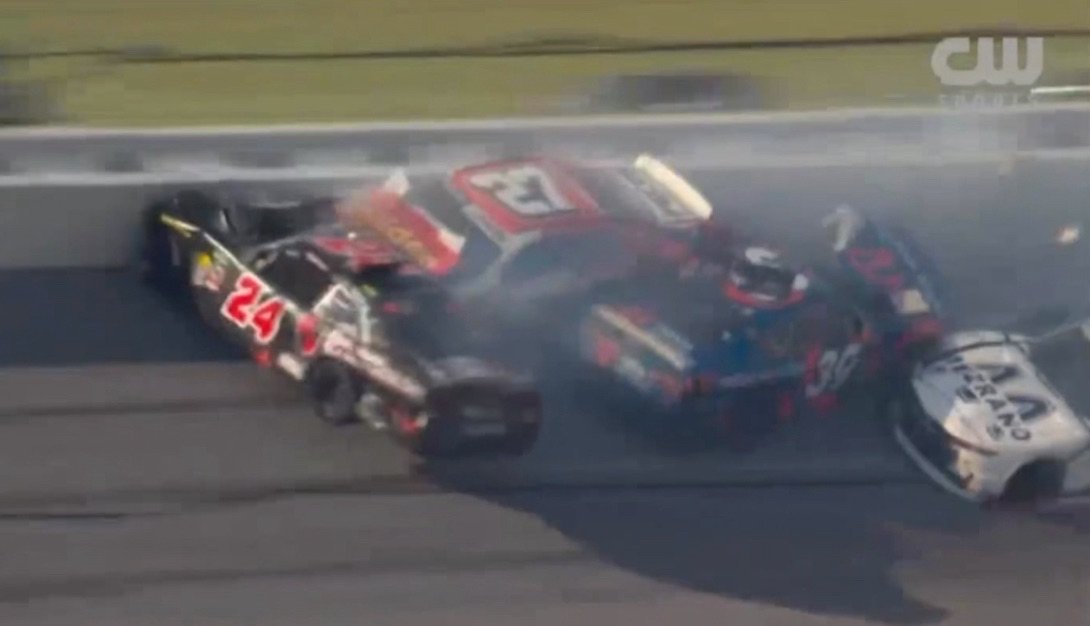 For anyone wondering why they had to throw the caution. I agree with that call.