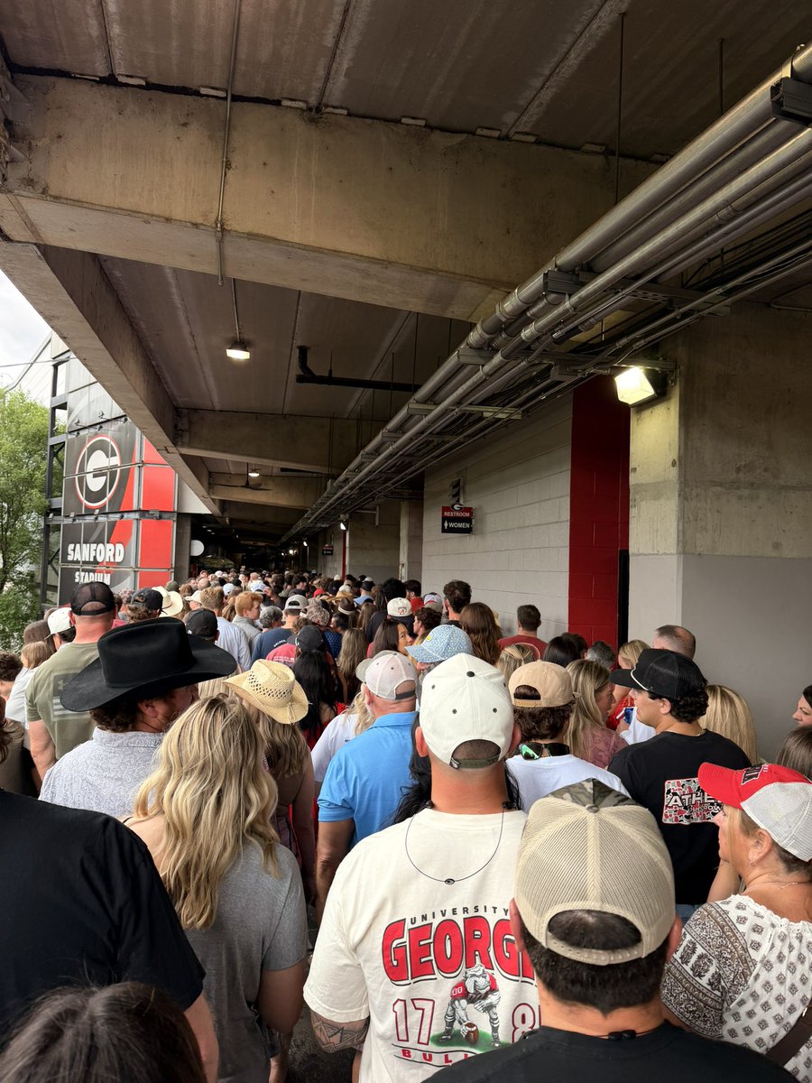 bwschomburg's tweet photo. Dear @SanfordStadium , controlling the flow of traffic tonight inside the stadium tonight is not going well. https://t.co/sGXdId1kjC