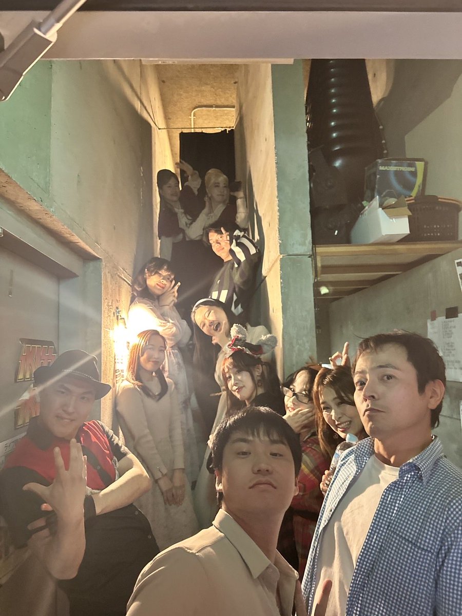 atayaichiyo's tweet photo. #宙キャンLP
ご来場頂いた皆様誠にありがとうございました。僕にとって今回のイベントは、この劇団面白いよ、こんな素敵な歌い手さんいるよ、このライブハウスいいでしょ、という、僕周りの素敵なモノを自慢するような内容でした。皆様が新しい「好き」をひとつでも持って帰ってくれていたらいいなー https://t.co/55vZJp70DU