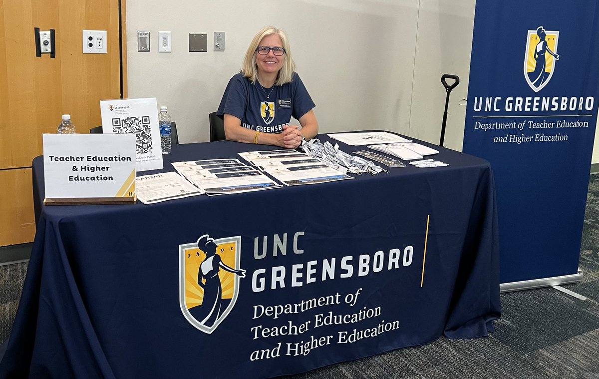 uncg_tehe's tweet photo. The Majors Fair welcomed hundreds of prospective students to explore 150+ majors &amp; connect w/faculty &amp; staff in the EUC Cone Ballroom.
Thanks for spending the day w/us, future Spartans! @UNCGSchoolofEdu https://t.co/61FT7LZkw1