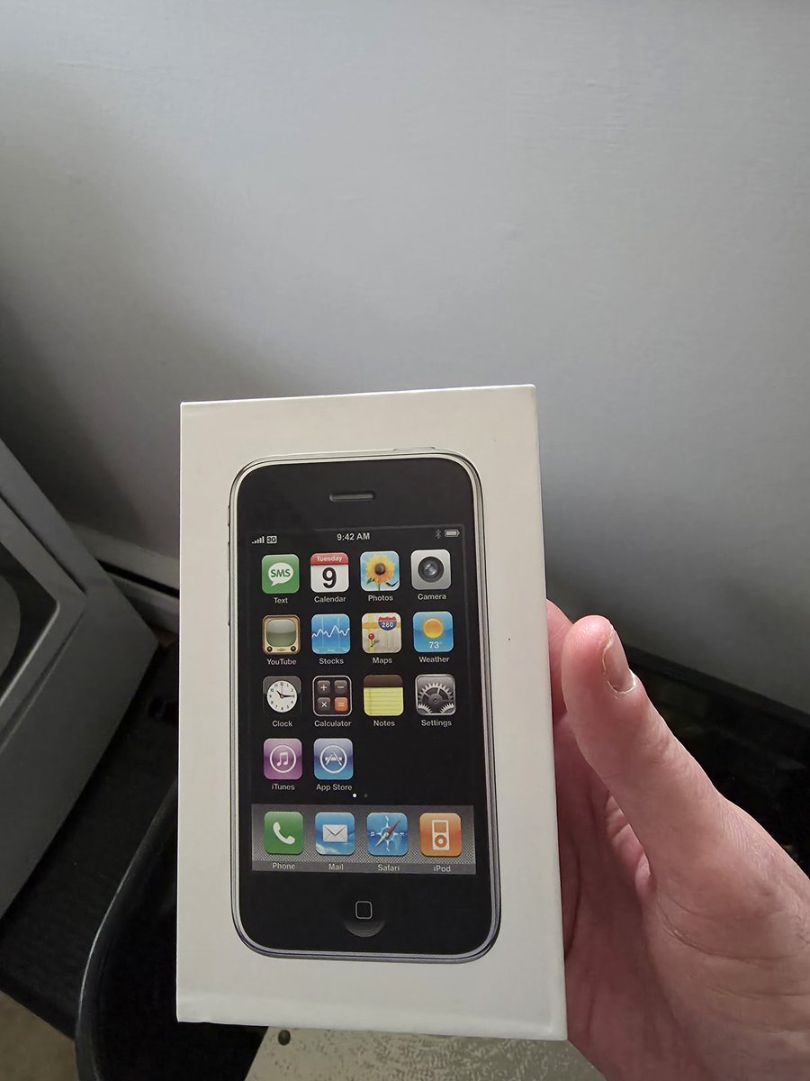 eatuna247's tweet image. Found myself a new iPhone at my parents house!  #appleiphone